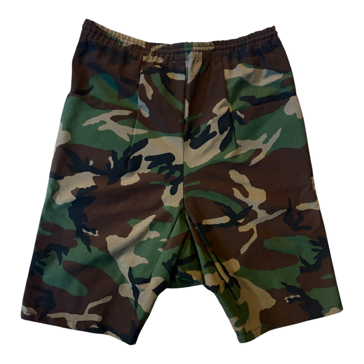 Camo drop crouch shorts